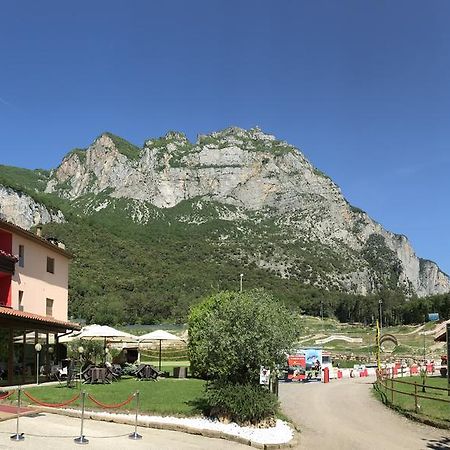 Hotel Ciclamino Pietramurata Exteriör bild